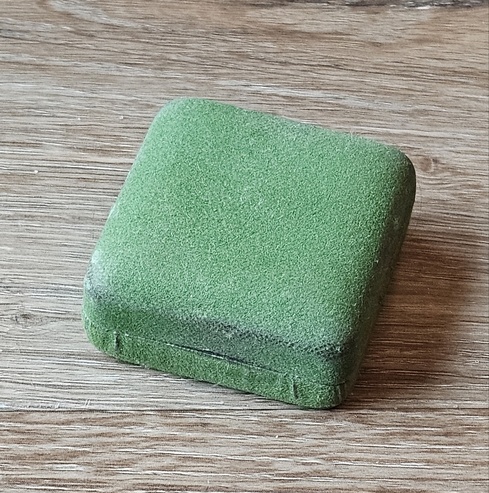 Vintage green velvet Anson Jewelry Ring Box, Empty